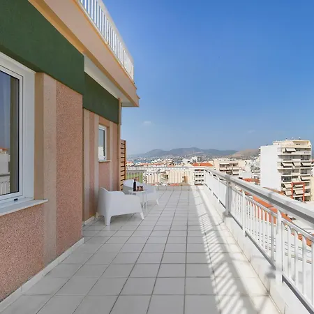 Renovated Penthouse With Stunning Views 아파트 *