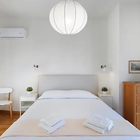 Modern Penthouse Overlooking Halkis Apartamento *