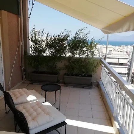 Apartamento Modern Penthouse Overlooking Halkis *